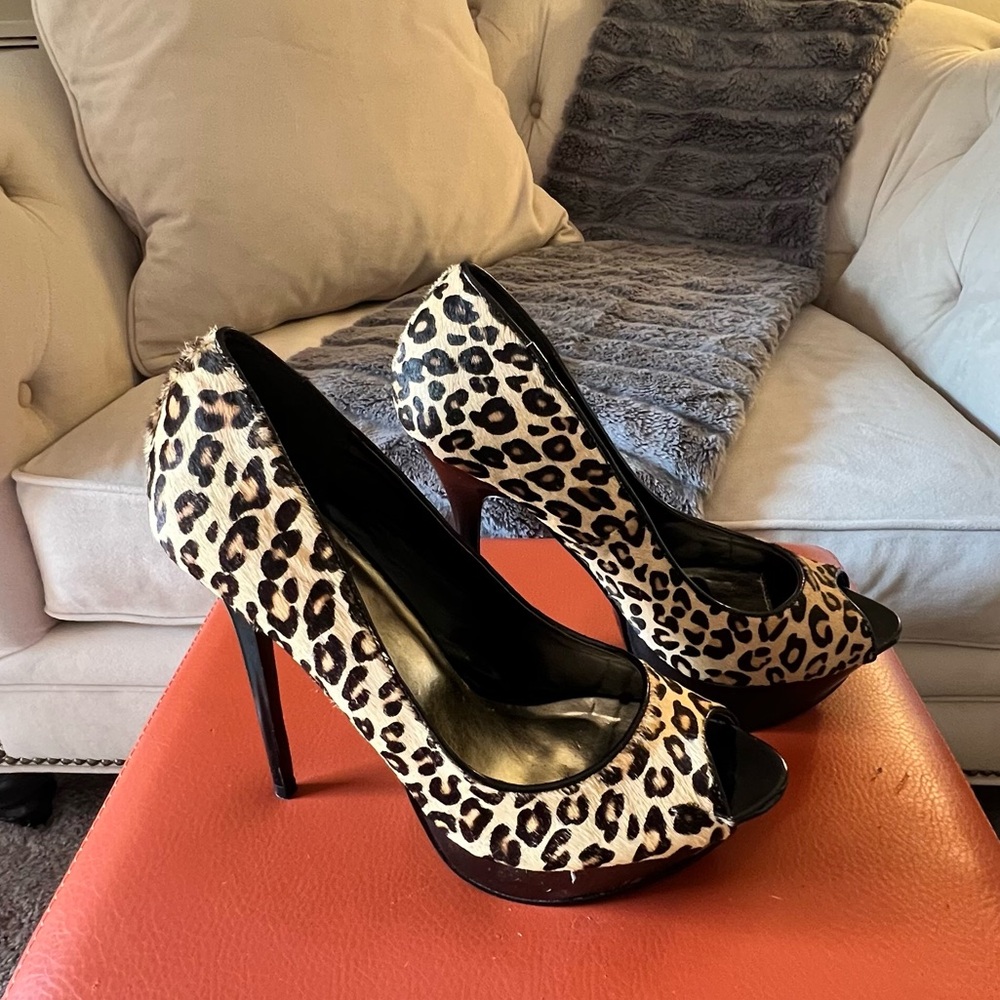 NIB Bakers leopard print peep toe stilettos